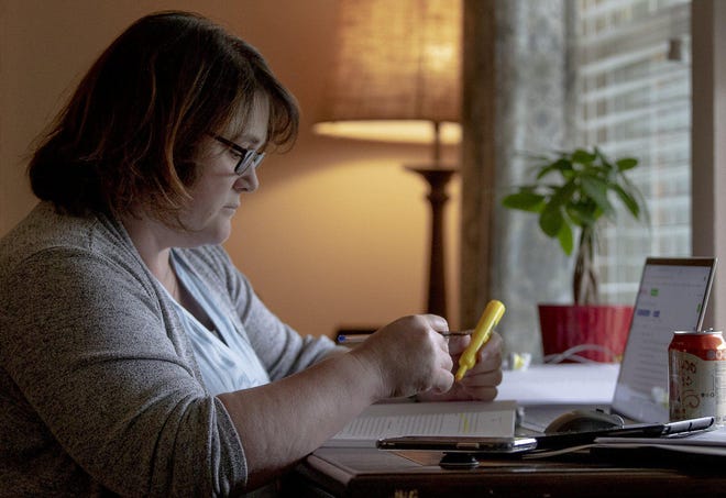 Nurse Gillian Lukes studies for her doctorate at her home in Leander. [NICK WAGNER/AMERICAN-STATESMAN]
