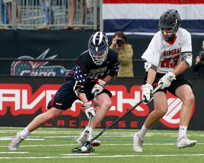 Hingham's Cooper Shape battles to get control of the ball in front of Lincoln-Sudbury's Jake Titus during last year's Div. 1 state title game. [Wicked Local Staff Photo/ Robin Chan]