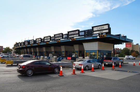 Delaware River Port Authority spokesman Mike Williams said cash toll lanes will reopen at 6 a.m. Monday when toll collectors return to accept $5 round-trip toll payments on the Ben Franklin, Walt Whitman, Betsy Ross and Commodore Barry bridges between South Jersey and Pennsylvania. [ARCHIVE]