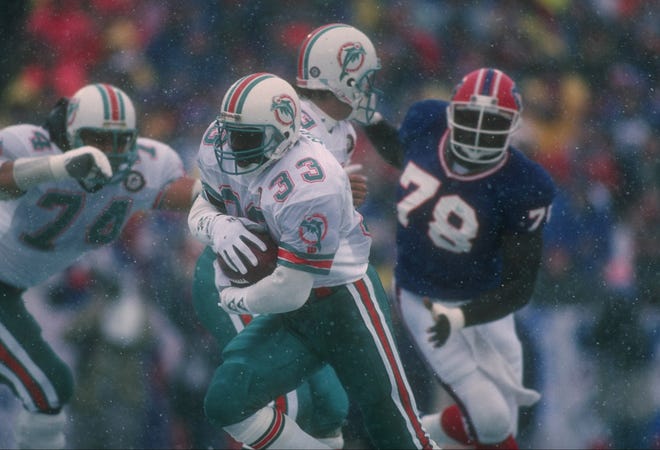 Running back Sammie Smith of the Miami Dolphins moves the ball during a playoff game against the Buffalo Bills at Rich Stadium in Orchard Park, New York on Jan. 12, 1991. (Rick Stewart/Allsport/Getty Images/TNS)