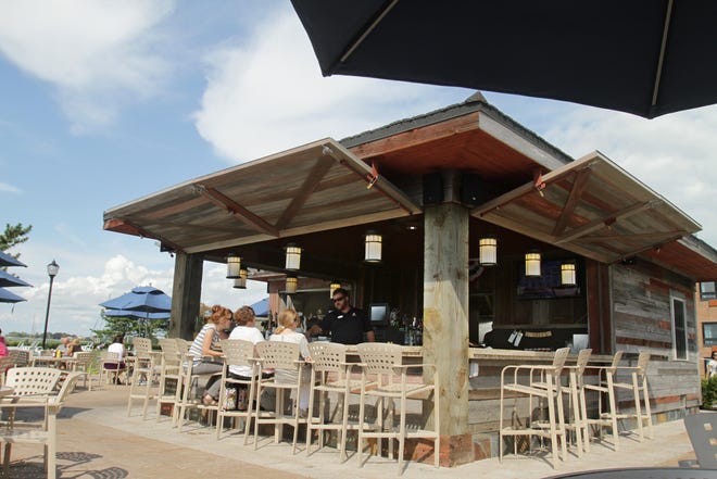 Outdoor dining will be permitted starting May 18. [DAILY NEWS FILE PHOTO]