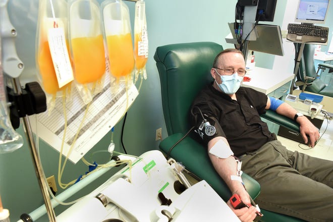 Former COVID-19 patient and University Hospital Chaplain Rev. Erwin Veale donates plasma at Shepeard Community Blood Center in Augusta, Ga., Wednesday afternoon May 13, 2020. [MICHAEL HOLAHAN/THE AUGUSTA CHRONICLE]