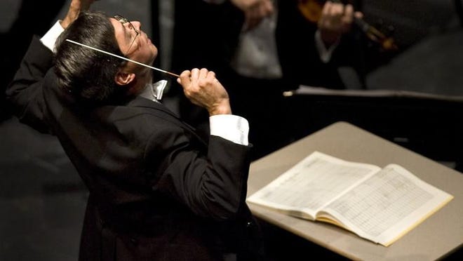 Peter Bay conducts the Austin Symphony. [FILE/AMERICAN-STATESMAN]