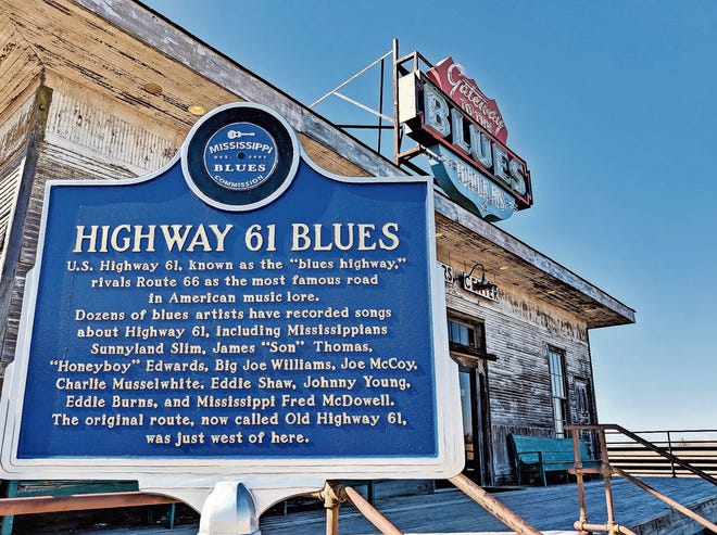 A historical marker outside the Gateway to the Blues Museum in Tunica commemorates Blues Highway 61. [CR RAE]