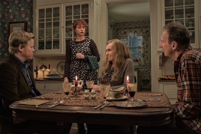 Jesse Plemons, Jessie Buckley, Toni Collette, and David Thewlis try to get through a daunting dinner. [Netflix]