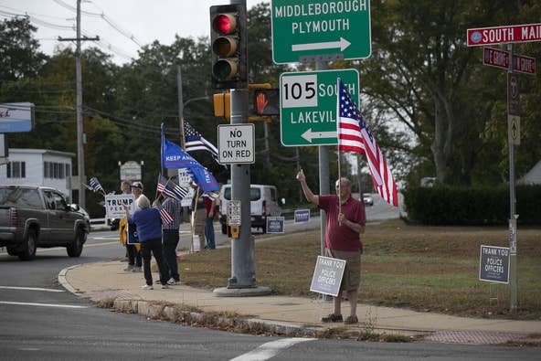 A We Back the Blue rally organized by the Middleborough Republican Town Committee is held at the intersection of Route 28 and Route 105 in Middleboro on Monday, Sept. 28, 2020. [Alyssa Stone/The Enterprise]
