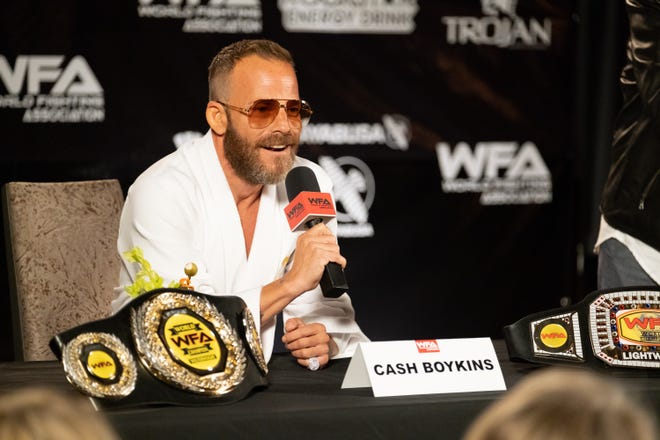 Cash Boykins (Stephen Dorff) lightens up for the press before his next fight. [IFC Films]