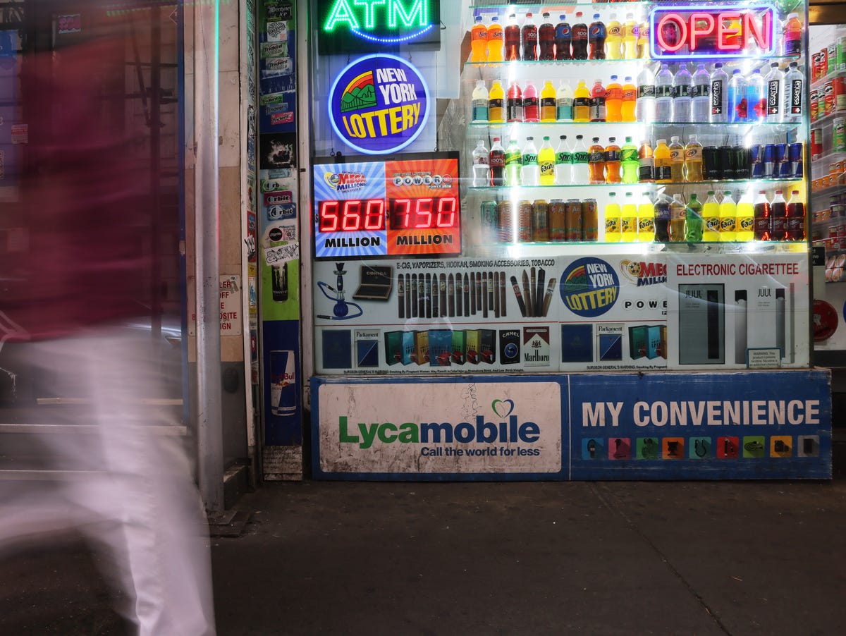 Convenience store lottery displays