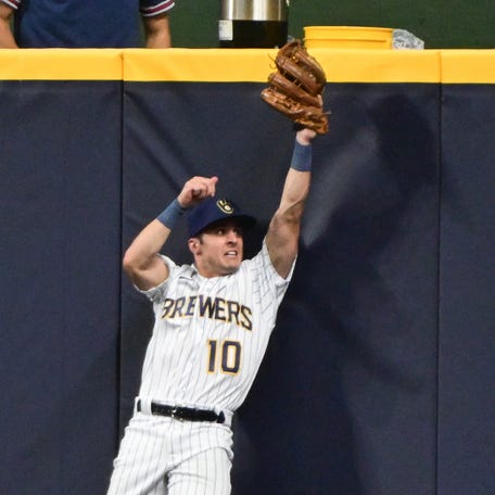 Milwaukee Brewers right fielder Sal Frelick catches a ball hit by Atlanta Braves designated hitter Marcell Ozuna in the sixth inning.