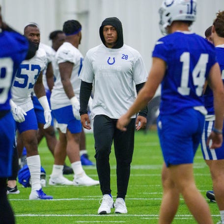 Indianapolis Colts running back Jonathan Taylor (28) makes his way around the field Friday, July 28, 2023, during an indoor practice at Grand Park Sports Campus in Westfield, Indiana.