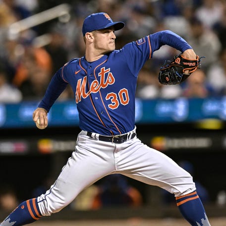 The Mets have traded David Robertson to the Marlins.