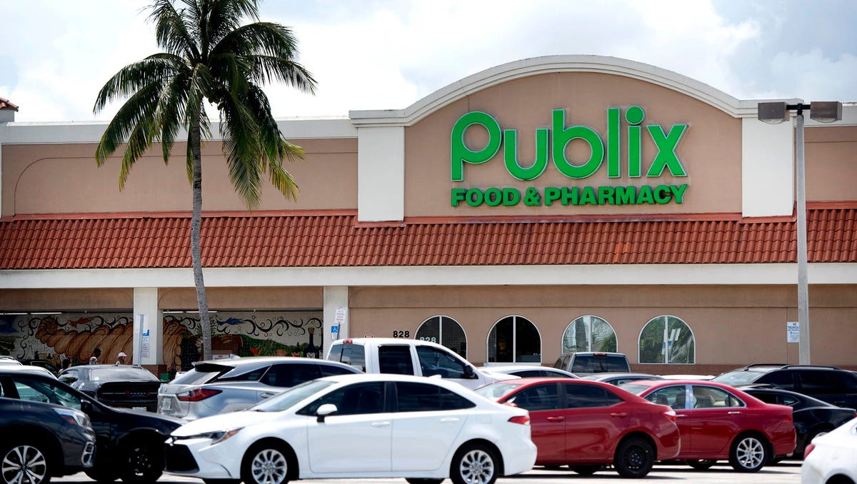 #No pets in Publix, only service animals, grocer says in Florida stores