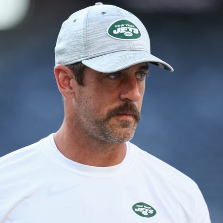 New York Jets quarterback Aaron Rodgers (8) during warmups for the Jets game against the Tampa Bay Buccaneers at MetLife Stadium.