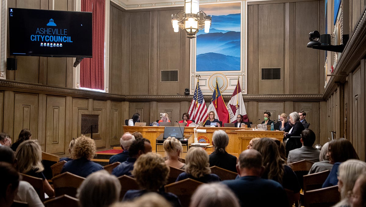 Panhandling ordinance amendments pass 1st council vote More restrictions could be coming Panhandling ordinance amendments pass 1st council vote More restrictions could be coming