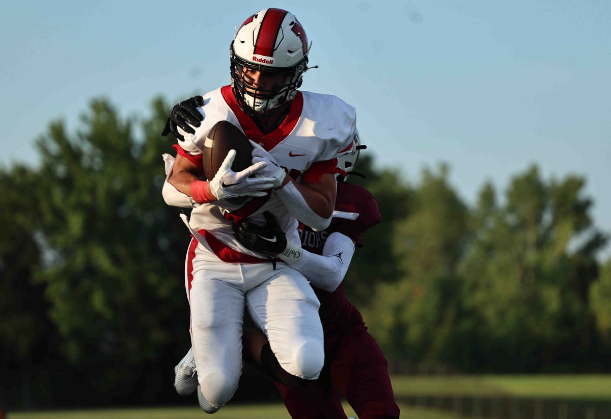 “What a game.” Milford football survives late comeback attempt to beat Lebanon, 34-29