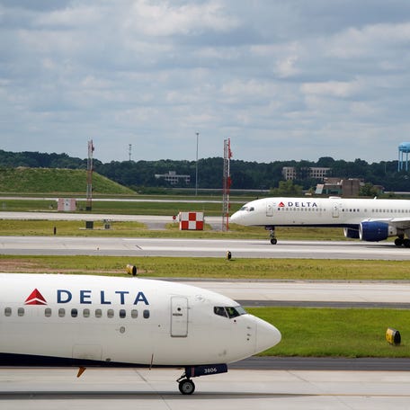 A Delta 737-900ER Atlanta to Miami flight taxis to the runway on Jun 30, 2022 John David Mercer-USA TODAY NETWORK