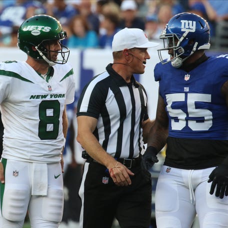 Jets QB Aaron Rodgers and the Giants' Jihad Ward get separated during Saturday's preseason game.