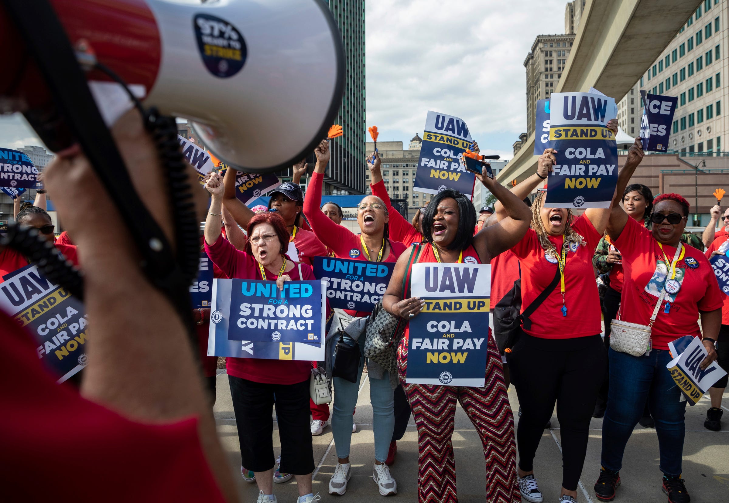 After contract negotiations stalled with all three Detroit automakers, United Auto Workers from Local 862 picket in solidarity outside the UAW-Ford Joint Trusts Center for a rally in Detroit on Friday, Sept. 15, 2023.