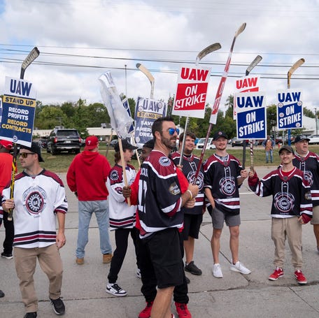 Members from the UAW Local 900Ã•s hockey team show up to picket Ford Michigan Assembly Plant in Wayne on Monday, Sept. 18, 2023.