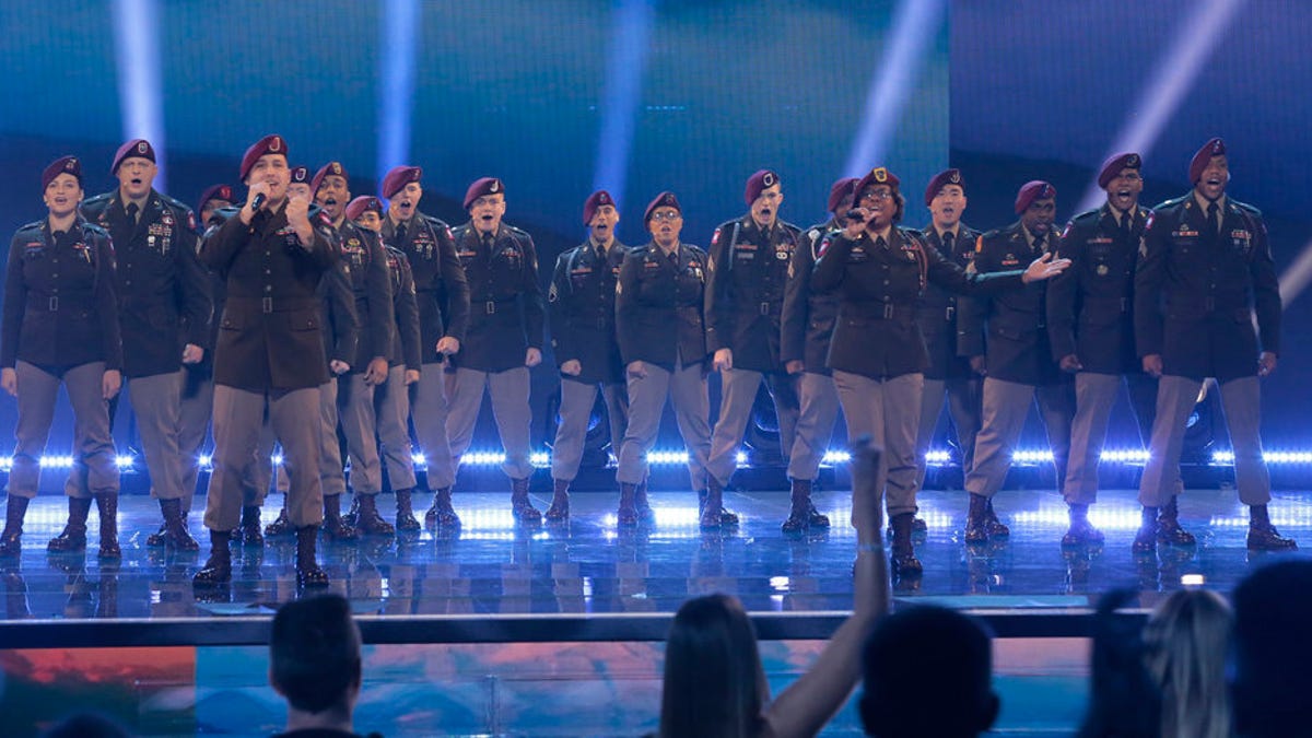 O 82º Coro Aerotransportado se apresenta em rosa no “America’s Got Talent”