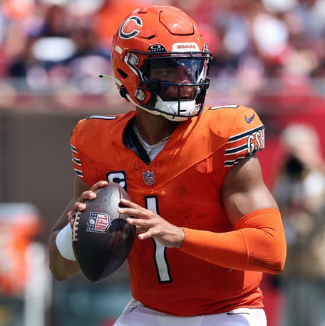Quarterback Justin Fields and the Chicago Bears are off to an 0-2 start.