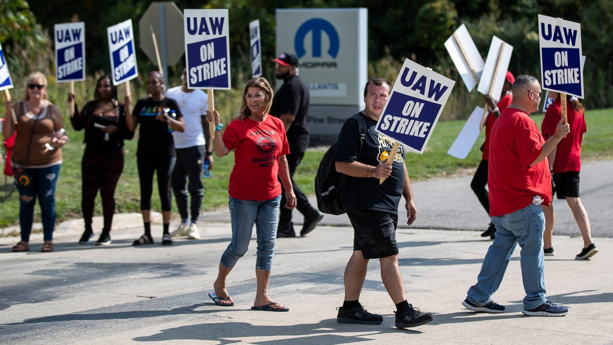 UAW Local 1248 members walk the picket line outside of a Stellantis plant in Romulus on Friday, Sept. 22, 2023.