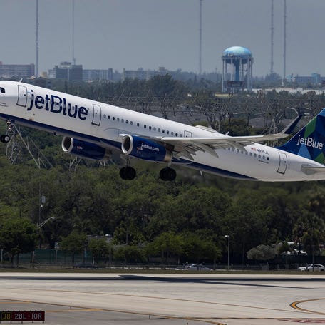 FORT LAUDERDALE, FLORIDA - MAY 16: A JetBlue Airlines plane takes off from the Fort Lauderdale-Hollywood International Airport on May 16, 2022 in Fort Lauderdale, Florida. JetBlue announced it is taking a hostile position in its effort to acquire Spirit Airlines. Spirit previously rejected a takeover offer from JetBlue, favoring an earlier deal to merge with Frontier airlines. (Photo by Joe Raedle/Getty Images)