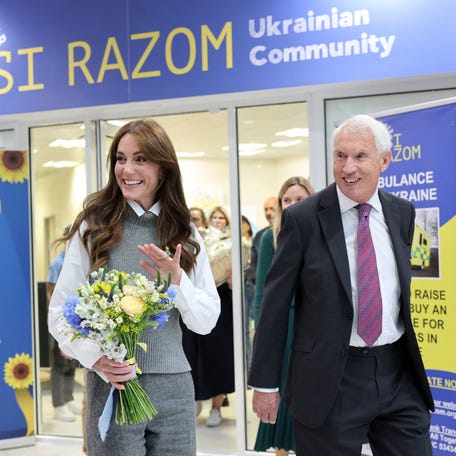 Britain's Catherine, Princess of Wales,carries flowers from the Vsi Razom Community Hub in Bracknell, England, on October 4, 2023. The organization supports immigrants fleeing the war in Ukraine.