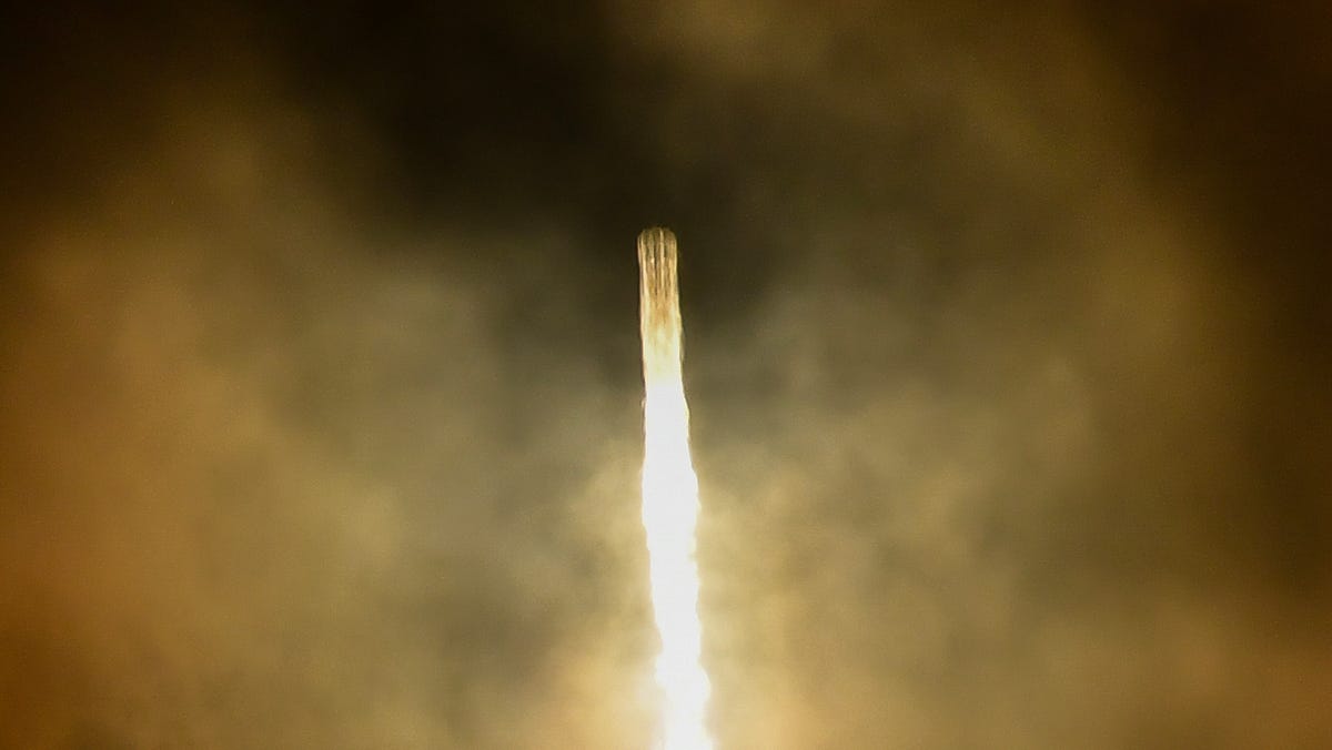 تقوم SpaceX بنقل إطلاق Starlink إلى يوم الجمعة، أي بعد يوم واحد من NASA Psyche