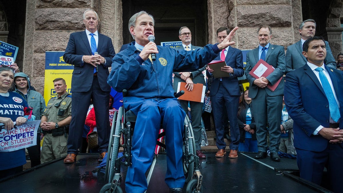 Texas schools are hurting financially. Abbott should call a special session | Editorial