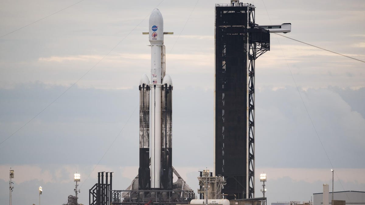 SpaceX Falcon HeavyがNASAの探査車PsycheをKSCから打ち上げ