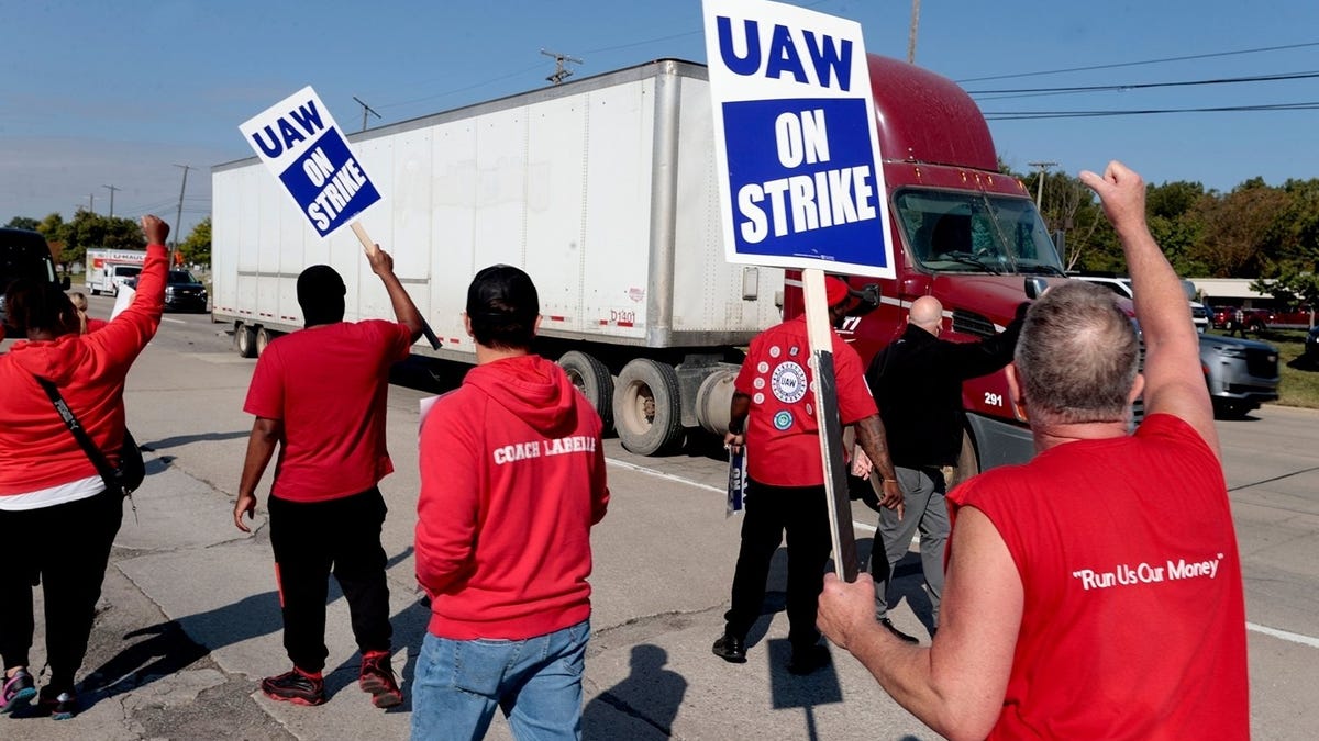Sources say Ford and the UAW are close to a contract deal