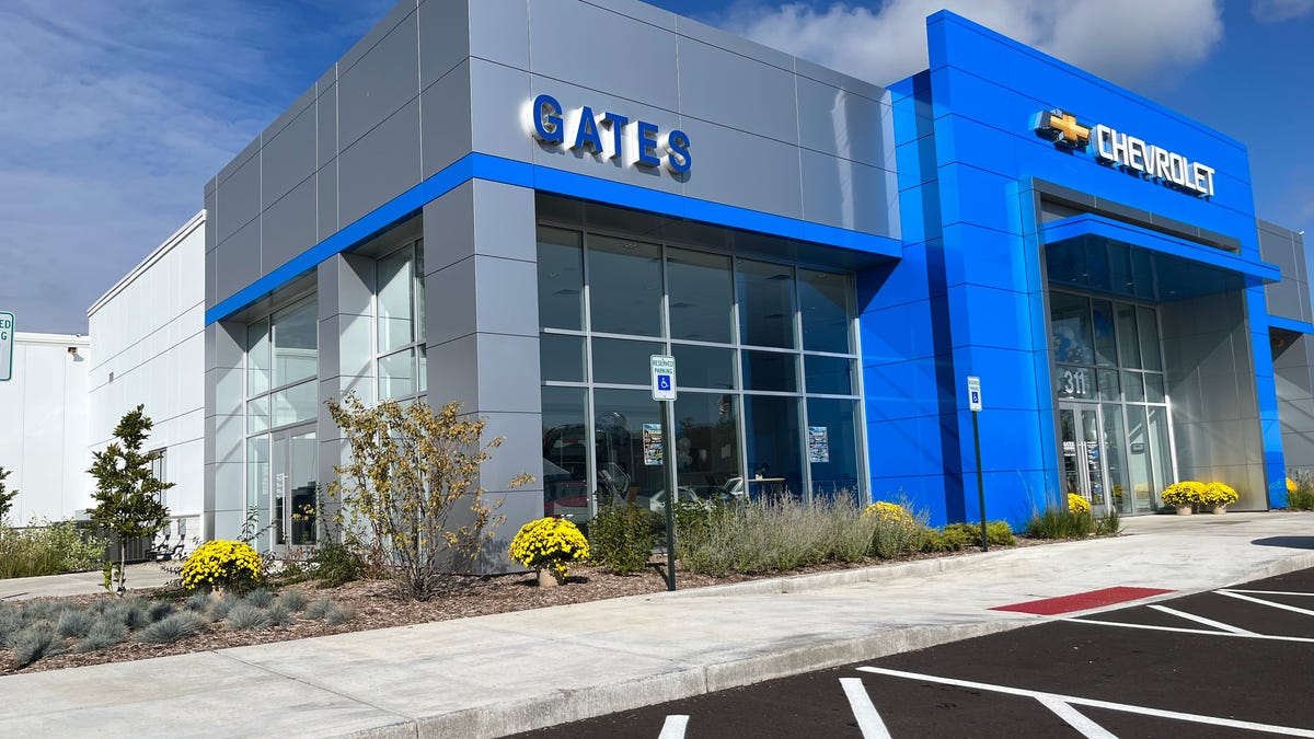 Return to South Bend Gates opens new Chevrolet dealership on south side of city Return to South Bend Gates opens new Chevrolet dealership on south side of city