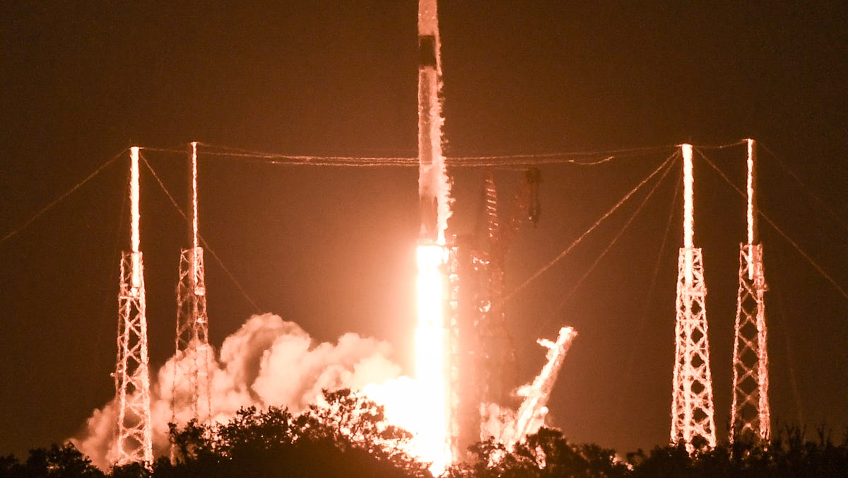 Atualizações ao vivo do lançamento do Falcon 9 Starlink no Cabo