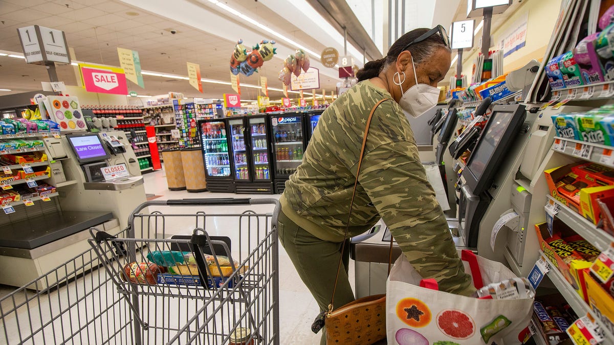 Não, o Walmart não cobra uma taxa de US$ 98 para usar o auto-checkout