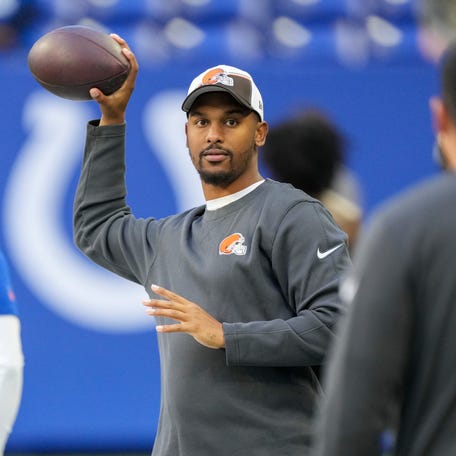 Ashton Grant, Browns offensive assistant and quarterbacks coach, before the game on Sunday, Oct. 22, 2023, at Lucas Oil Stadium in Indianapolis.