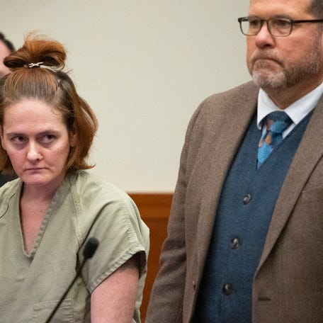 Oct 30, 2023; Columbus, Ohio, USA; Accused serial killer Rebecca Auborn, 33, of the Northeast Side of Columbus, waves bond during her arraignment.