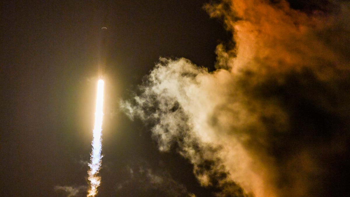 Zal SpaceX Starlink lanceren tijdens het voetbal van Brevard High School?