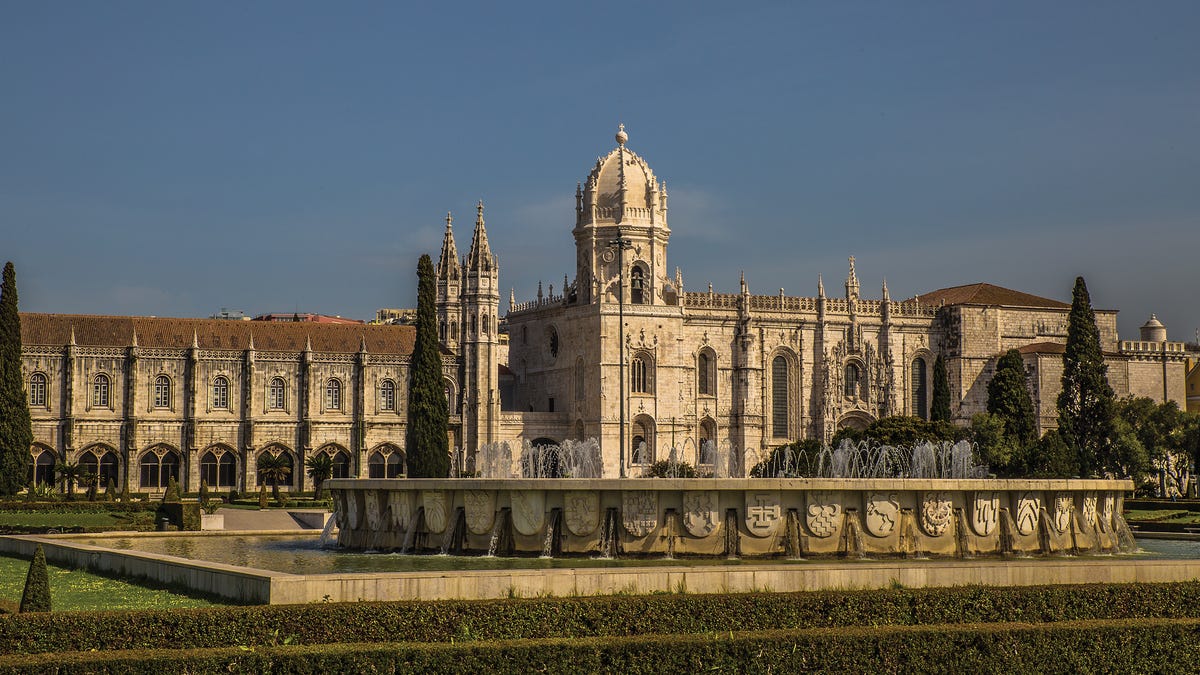 Como as Alterações Climáticas, os Monumentos Portugueses e o Ministério dos Negócios Estrangeiros se inter-relacionam