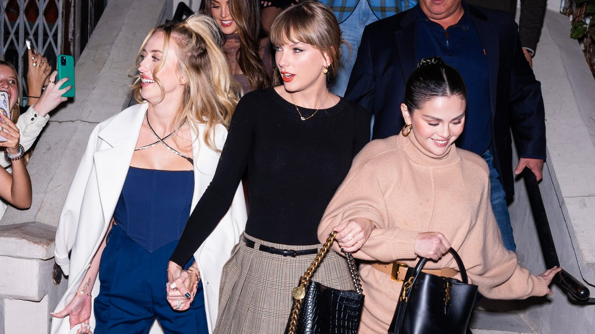 Taylor Swift hängt mit Brittany Mahomes und Sophie Turner in New York City ab: Fotos