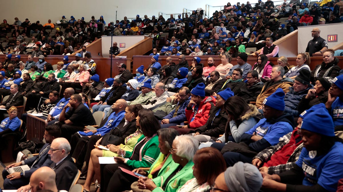 Casino strikers urge Detroit City Council to implement picket protections