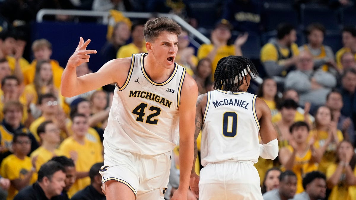 Michigan cruises past UNC Asheville 9974 in season opener Michigan cruises past UNC Asheville 9974 in season opener