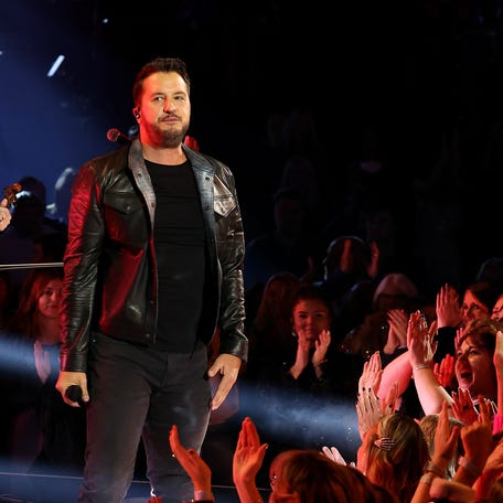 NASHVILLE, TENNESSEE - NOVEMBER 08: EDITORIAL USE ONLY Luke Bryan performs onstage during the 57th Annual CMA Awards at Bridgestone Arena on November 08, 2023 in Nashville, Tennessee. (Photo by Terry Wyatt/Getty Images) ORG XMIT: 776029555 ORIG FILE ID: 1782975317