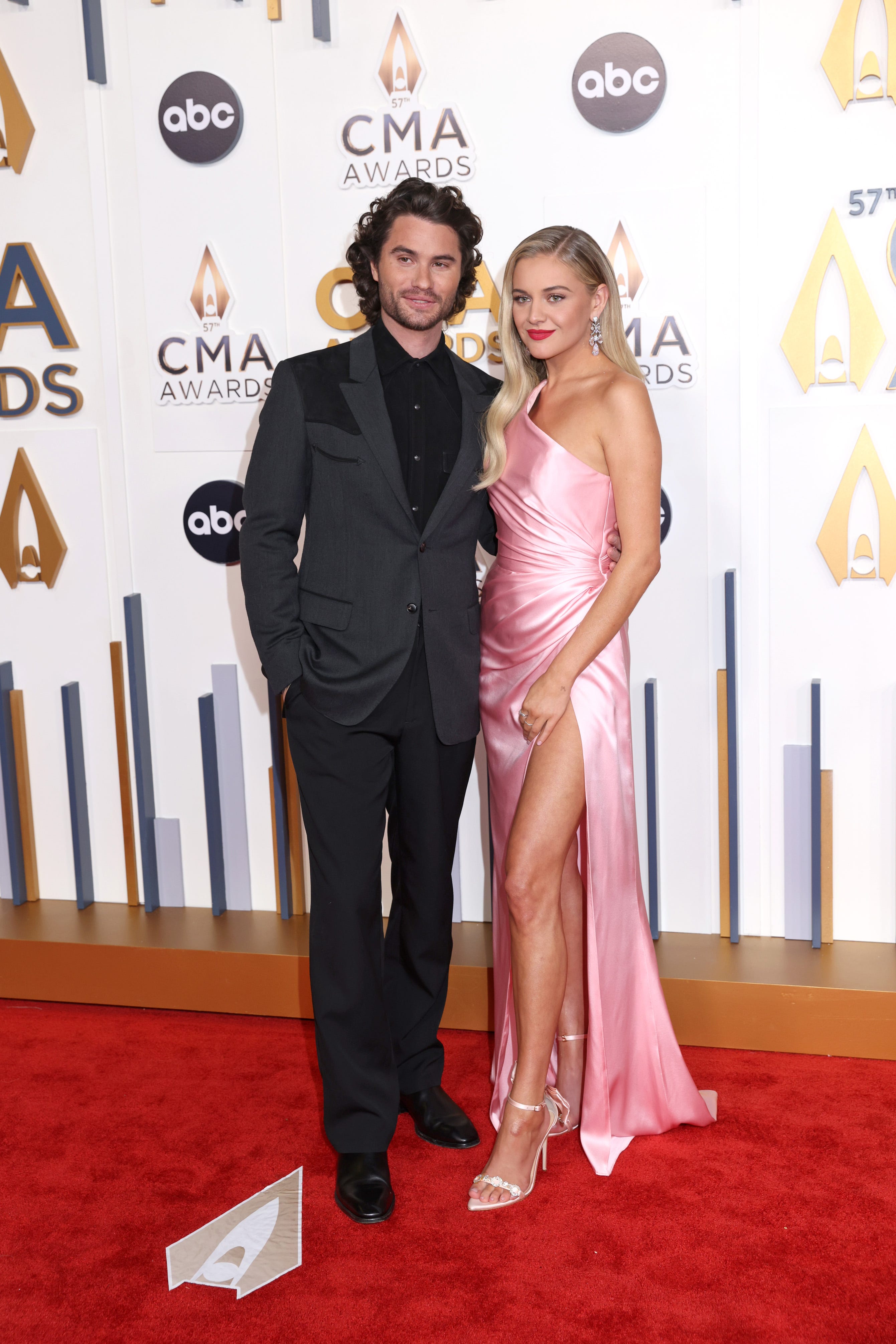NASHVILLE, TENNESSEE - NOVEMBER 08: EDITORIAL USE ONLY (L-R) Chase Stokes and Kelsea Ballerini attend the 57th Annual CMA Awards at Bridgestone Arena on November 08, 2023 in Nashville, Tennessee. (Photo by Leah Puttkammer/FilmMagic,) ORG XMIT: 776029554 ORIG FILE ID: 1782894231