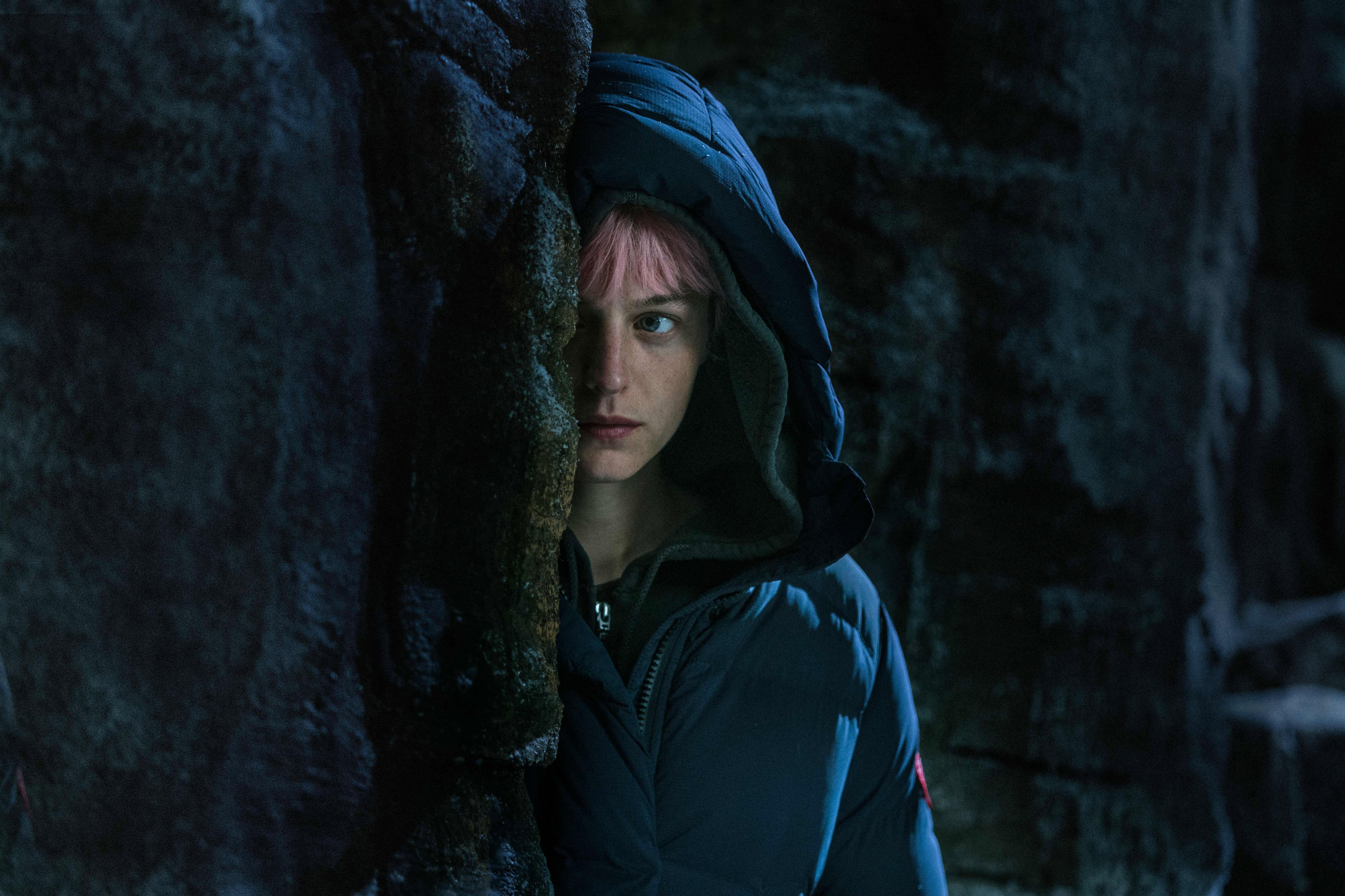 Emma Corrin as Gen Z sleuth Darby Hart in "A Murder at the End of the World."