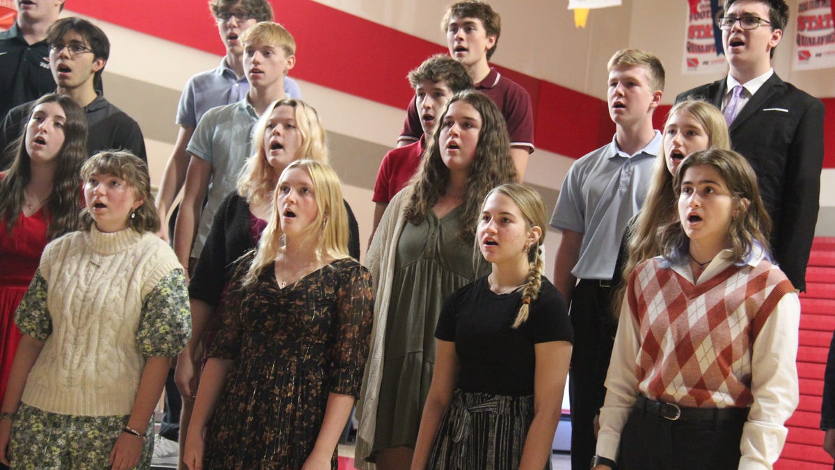 An Iowa bill would make students sing the national anthem every day. One lawmaker sang it