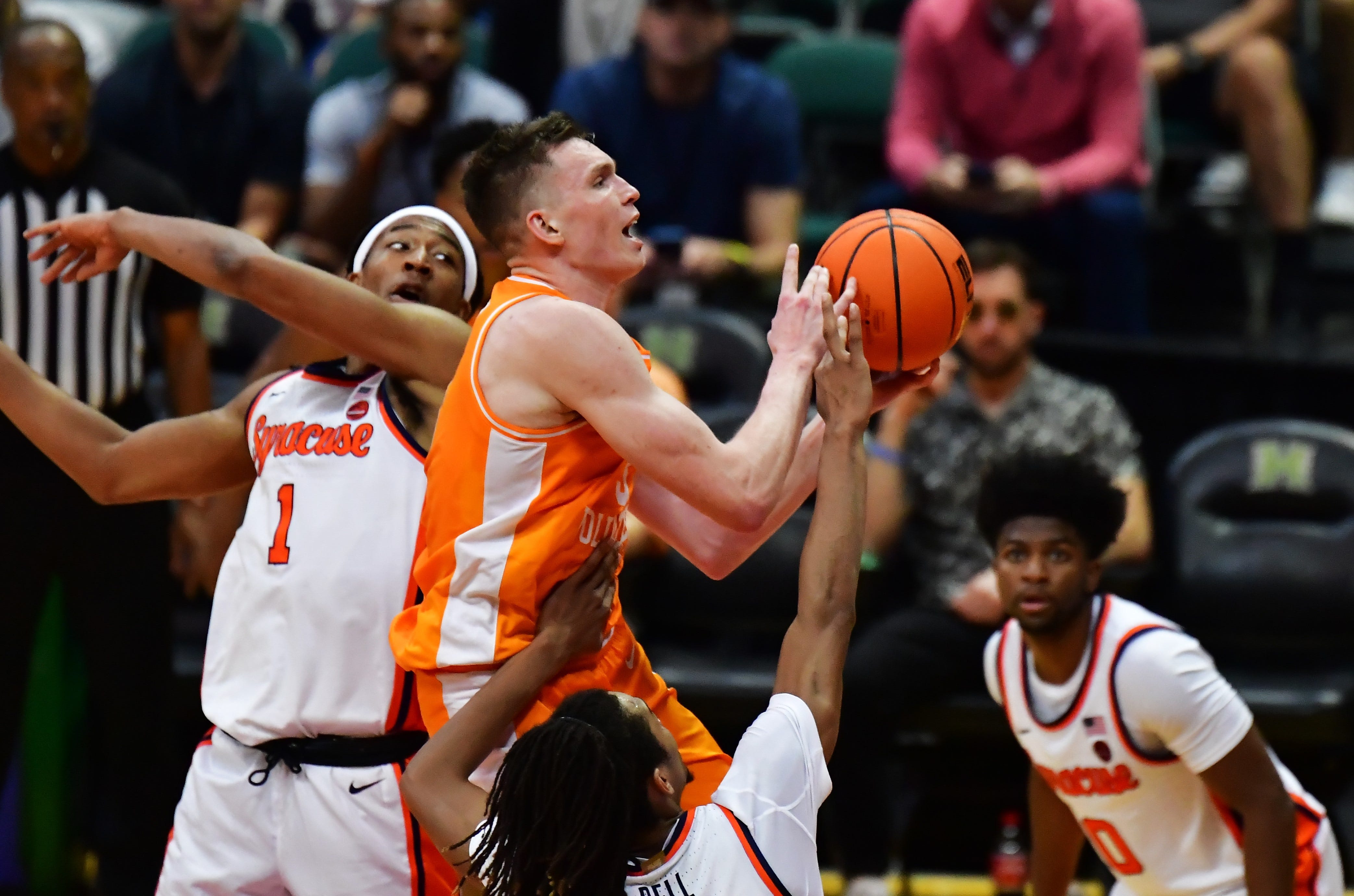 Dalton Knecht available for Tennessee basketball vs George Mason