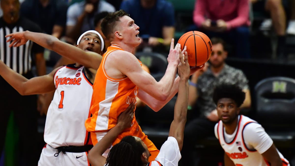 Dalton Knecht available for Tennessee basketball vs George Mason Dalton Knecht available for Tennessee basketball vs George Mason