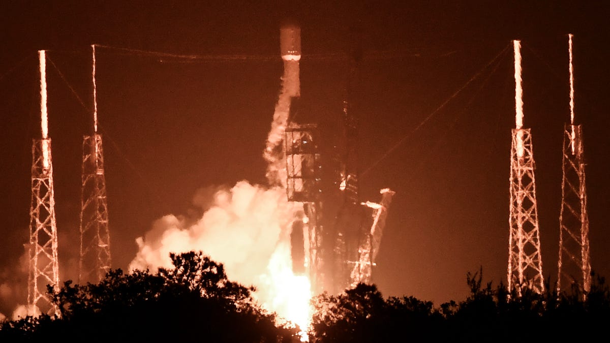 Aktualne aktualizacje na żywo ze startu Starlink Falcon 9 na Przylądku