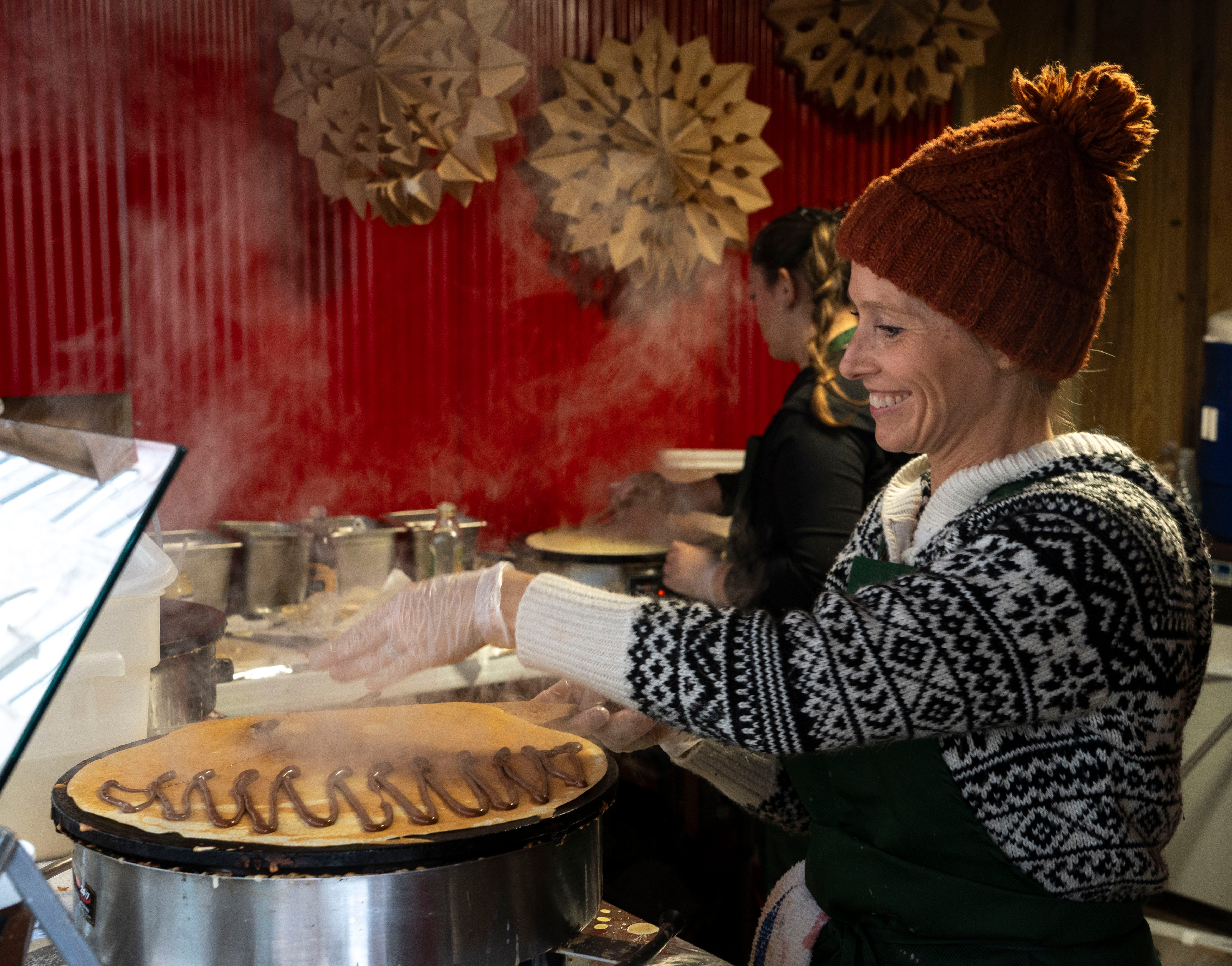 Last minute shopping? These stores and malls are open Christmas Eve in